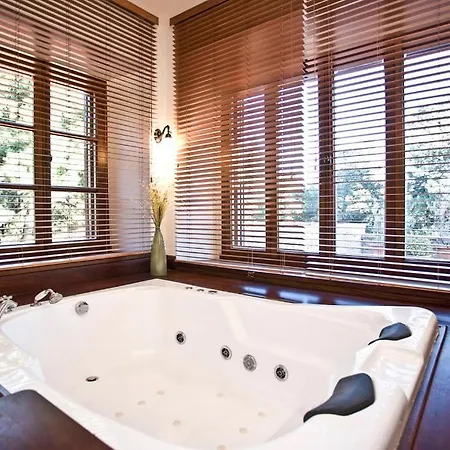 Sleeps 10 Pool Air Con Wifi *