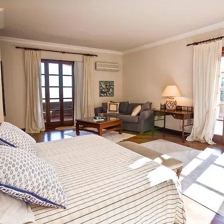 Sleeps 10 Pool Air Con Wifi