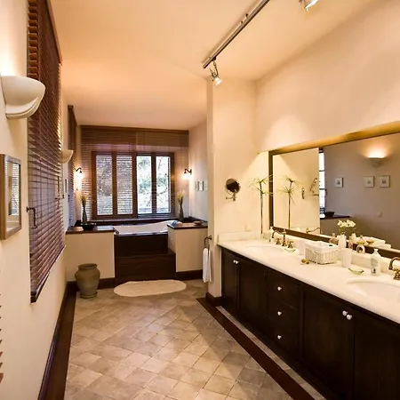 Sleeps 10 Pool Air Con Wifi Villa